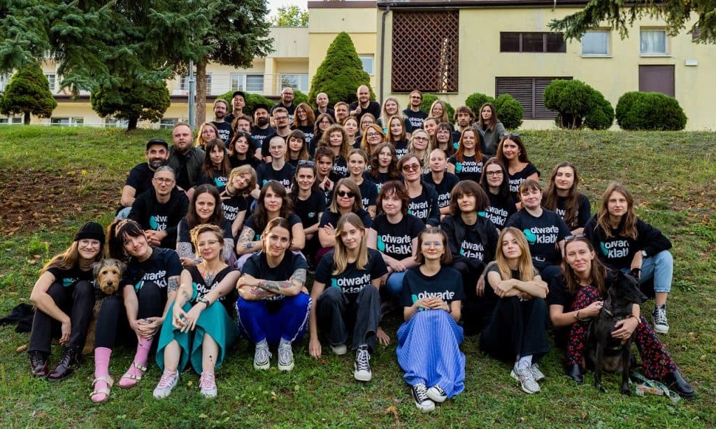 zdjęcie grupowe ze zjazdu otwartych klatek